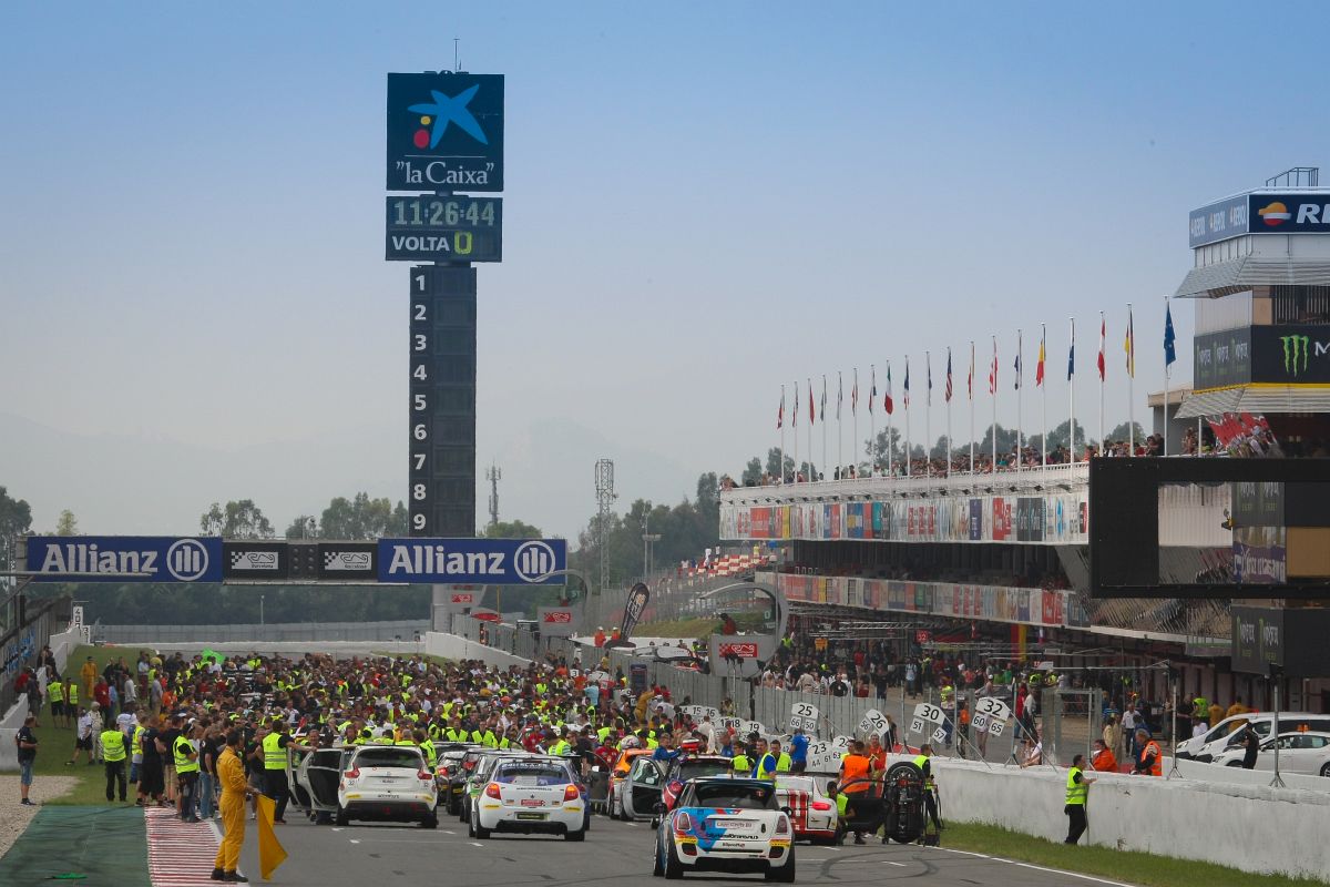 24H BARCELONA 2014 startgrid